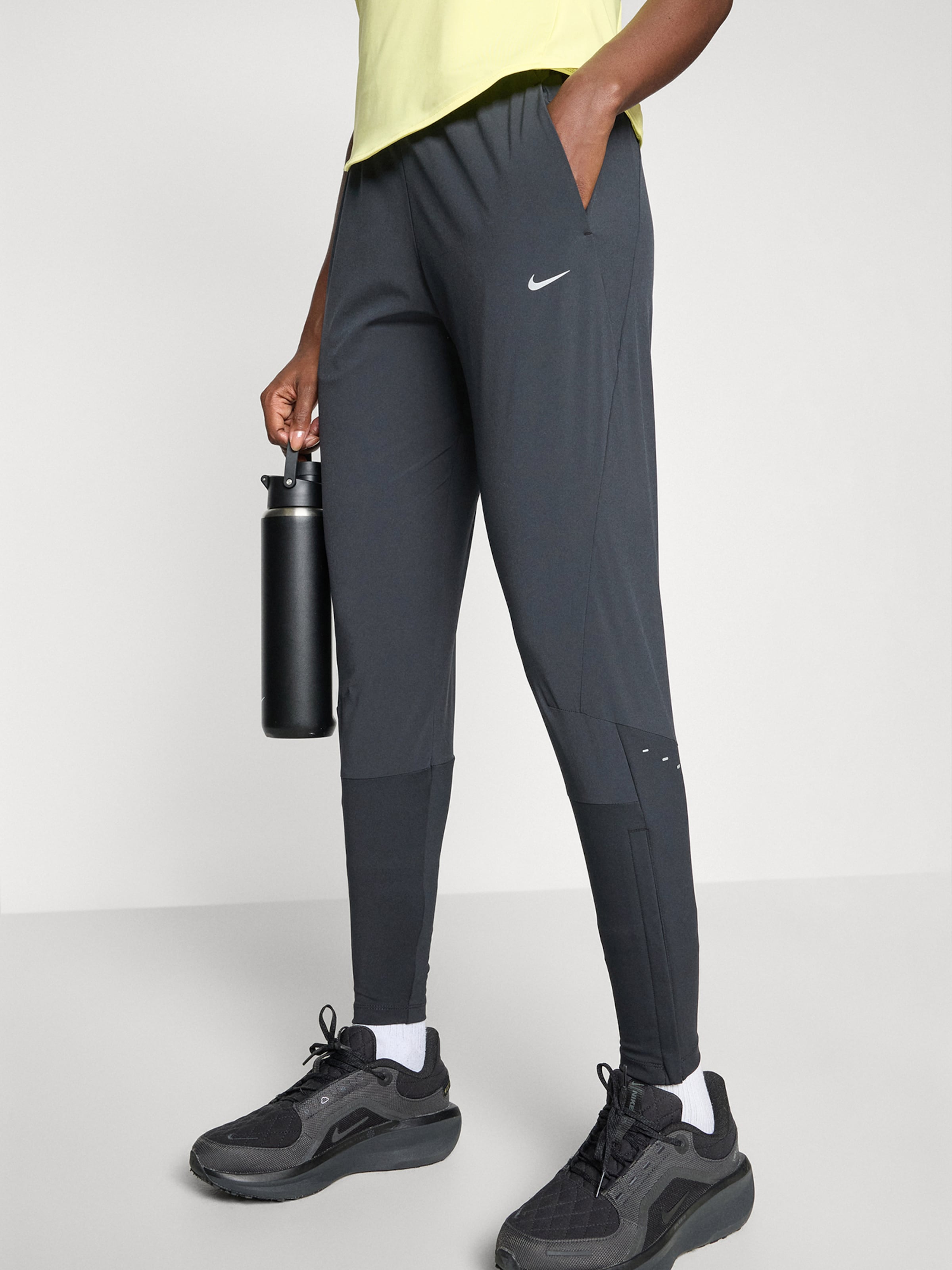 nike essential flex pant