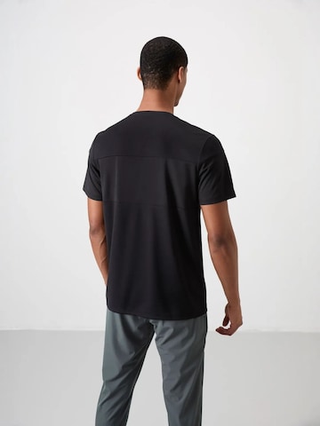 Tommy Life Performance Shirt in Black