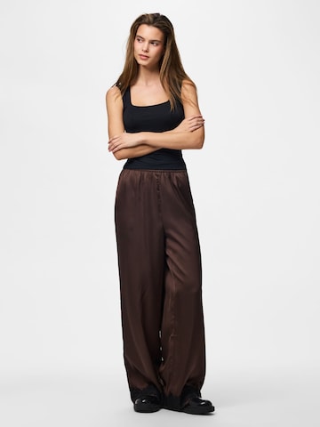 PIECES Wide leg Broek 'PCAriel' in Bruin