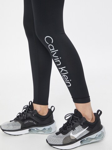 Calvin Klein Sport نحيف سراويل بلون أسود