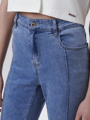 Influencer Flared Jeans ' Piping' i blå