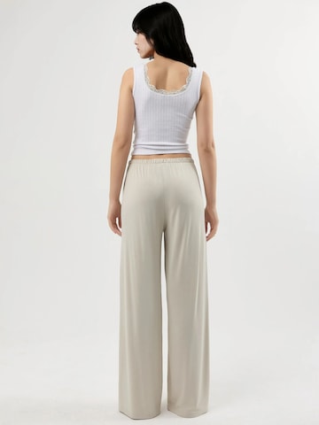 Busem - Perna larga Calças em bege