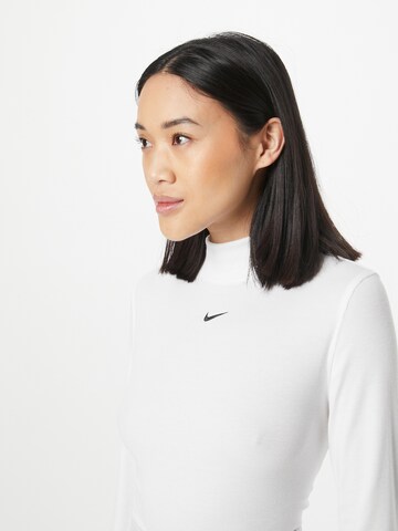 Tricou de la Nike Sportswear pe alb