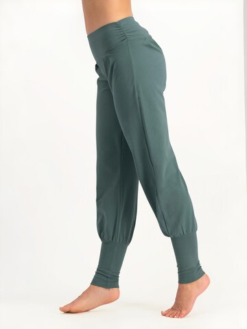 Urban Goddess Yoga & Activewear Loosefit Haremshose 'Dakini Yoga' (GOTS) in Grün