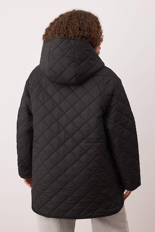 Trendyol Curve Zimní bunda – černá