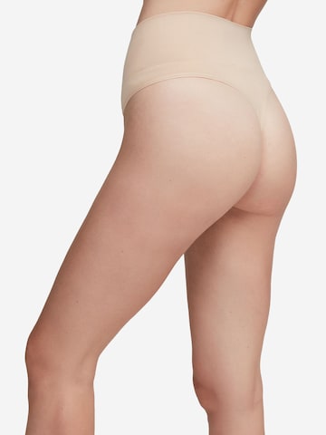 Gisela Thong in Beige