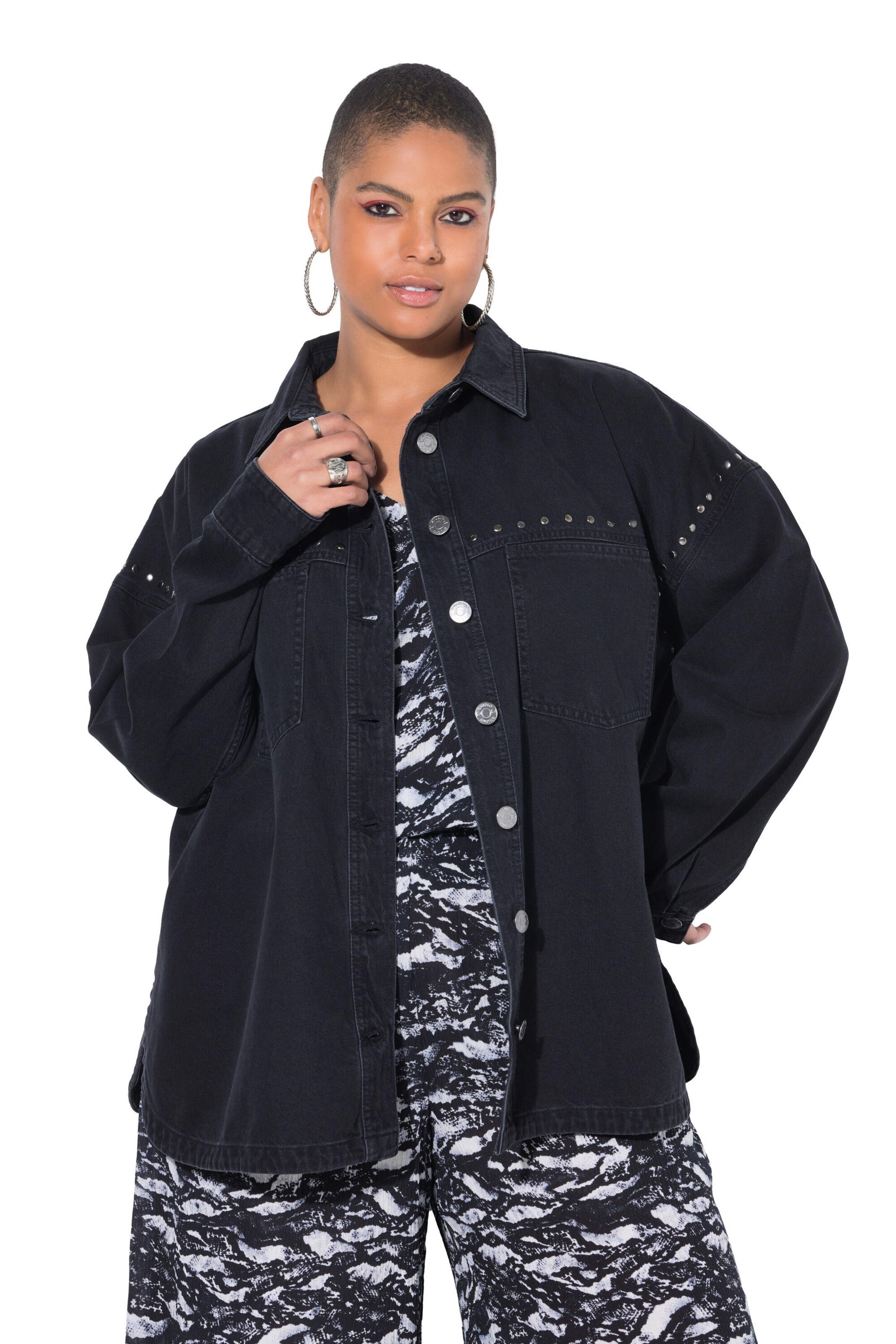 Studio Untold Blouse in Black: front