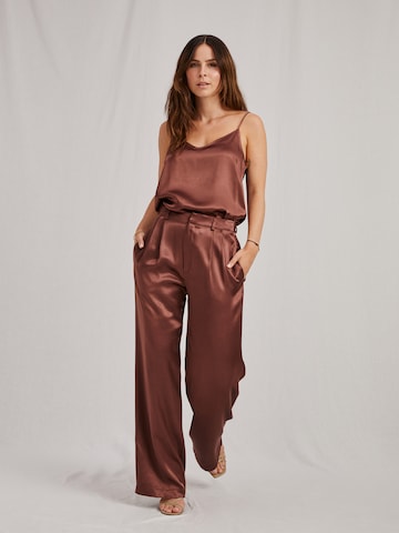 A LOT LESS Top 'Tayra' in Brown