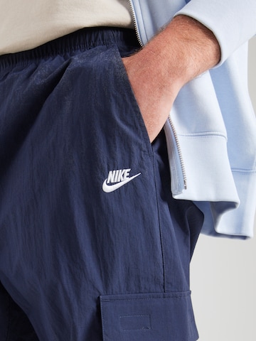 Nike Sportswear Alt kitsenev Klapptaskutega püksid 'CLUB', värv sinine