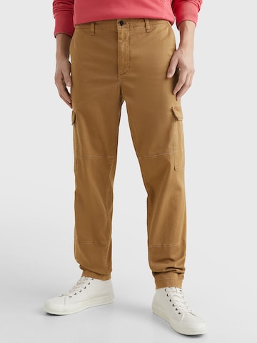 TOMMY HILFIGER Regular Cargo trousers in Brown: front