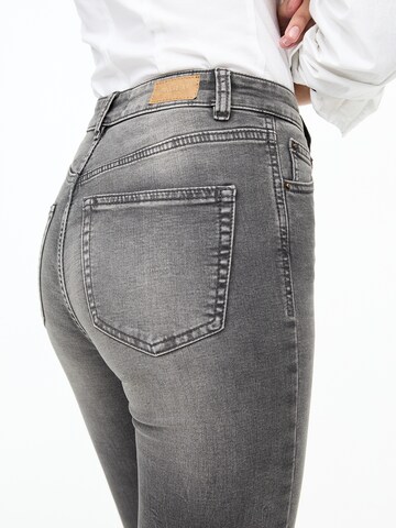 Pull&Bear Skinny Jeans in Grey