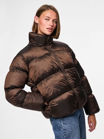 PIECES - Chaqueta de invierno 'PCMilla' en marrón