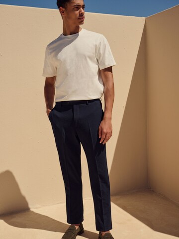 Coupe slim Pantalon à plis Next en bleu