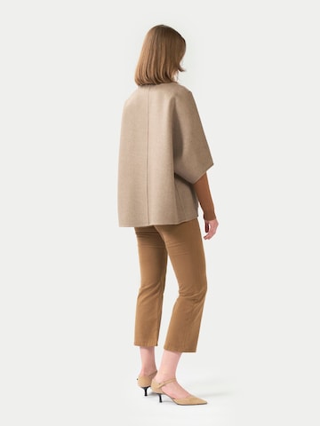 GOBI Cashmere Trui 'Patch Pocket Cashmere Poncho Jacket' in Beige