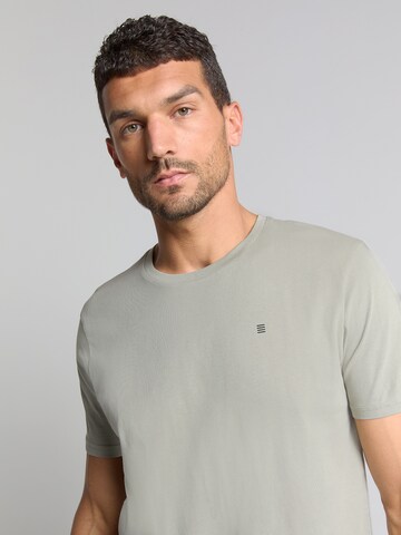 No Excess T-Shirt in Grün