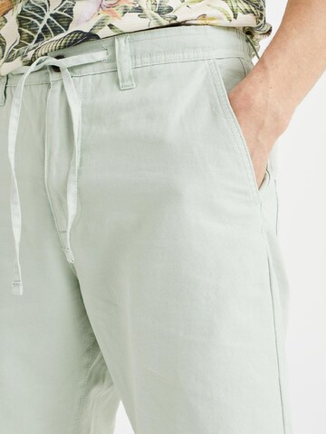 WE Fashion - Loosefit Pantalón chino en verde