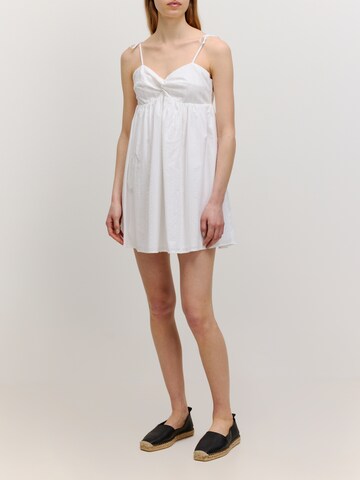 EDITED Φόρεμα 'Ela' σε λευκό: μπροστά