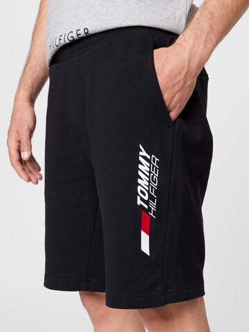 TOMMY HILFIGER Regular Shorts 'Essential' in Schwarz