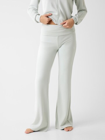 GUESS Flared Hose in Grün: Vorderseite