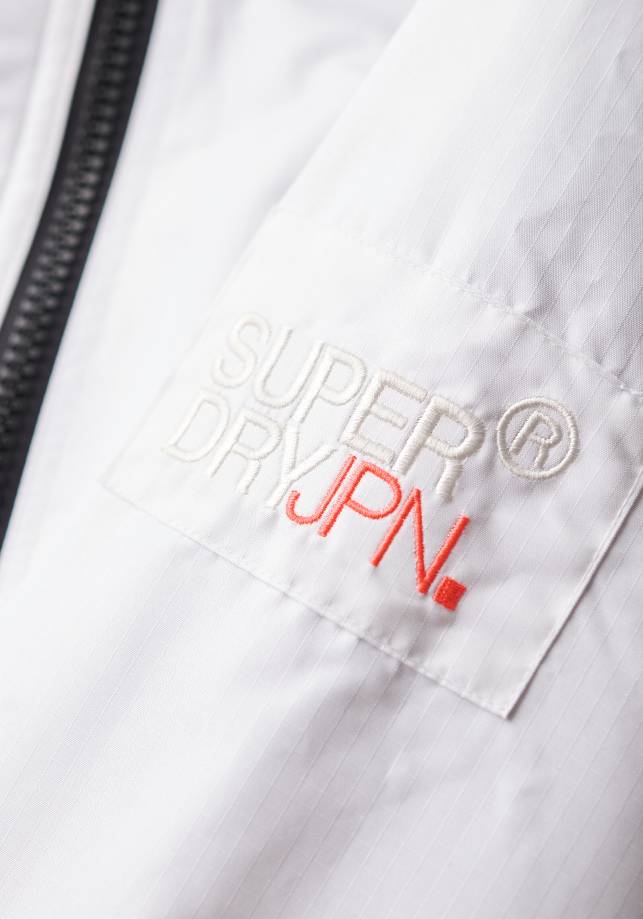 Veste d’hiver Superdry en blanc