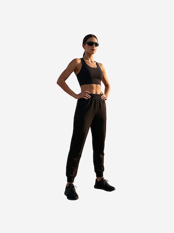 Tommy Life Sporthose 'Jogginghose' in Schwarz: Vorderseite