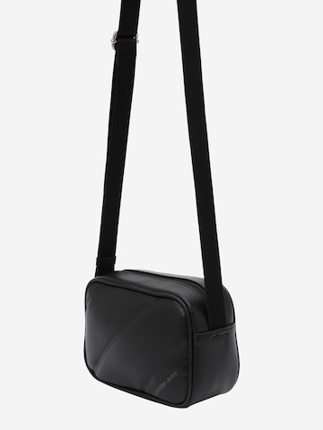 Sac à bandoulière Calvin Klein Jeans en noir