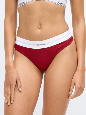 Calvin Klein Regular Стринг в червено: отпред