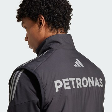 Gilet de sport 'Mercedes - AMG Petronas Formula One Team' ADIDAS PERFORMANCE en noir