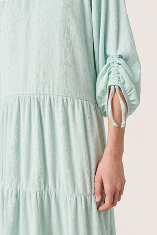 SOAKED IN LUXURY Kjole i blå