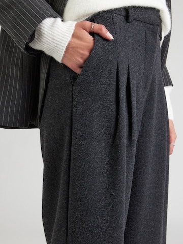 MSCH COPENHAGEN Wide leg Veckad byxa 'Seba' i grå