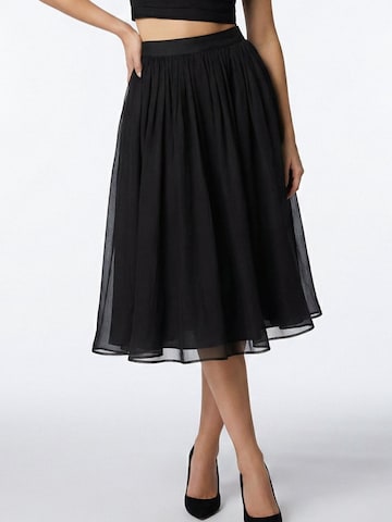 AVENUE N°29 Rok 'Gathered Silk Midi Skirt' in Zwart: voorkant