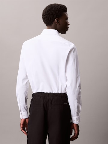 Calvin Klein Kitsas lõige Triiksärk 'ESNTL', värv valge