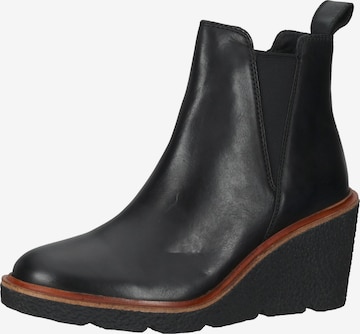 CLARKS Chelsea Boots in Black: front