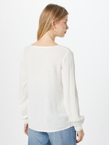 T-shirt 'Chadia' ABOUT YOU en blanc