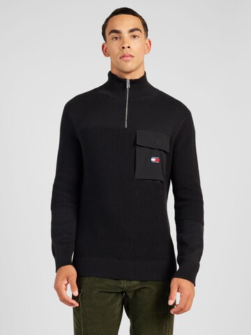 Tommy Jeans Sweater in Black: front