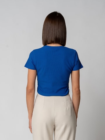 GORG Shirt 'Geripptes Cropped T-Shirt' in Blauw
