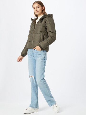 PIECES - Chaqueta de invierno 'Bee' en verde