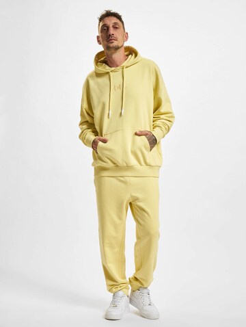 Tapered Pantaloni 'Roda' di Urban Classics in giallo