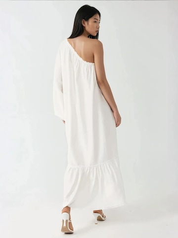 Abito di Hiccup in bianco