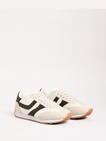 Friends Like These Sneaker in Beige