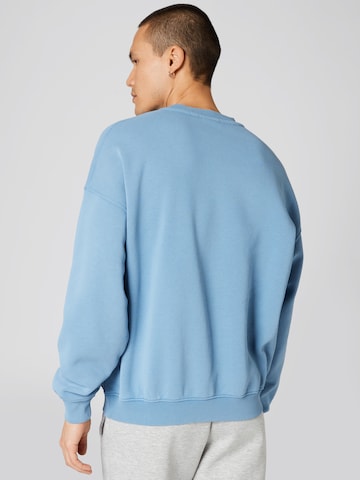 ABOUT YOU x Dardan Sweatshirt 'Jake' i blå