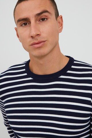 Casual Friday Pullover in Blau