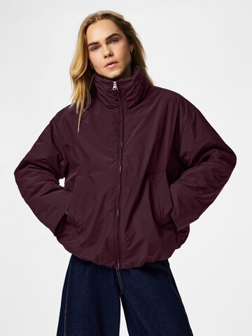 PIECES Between-Season Jacket 'PCSif' in Red: front