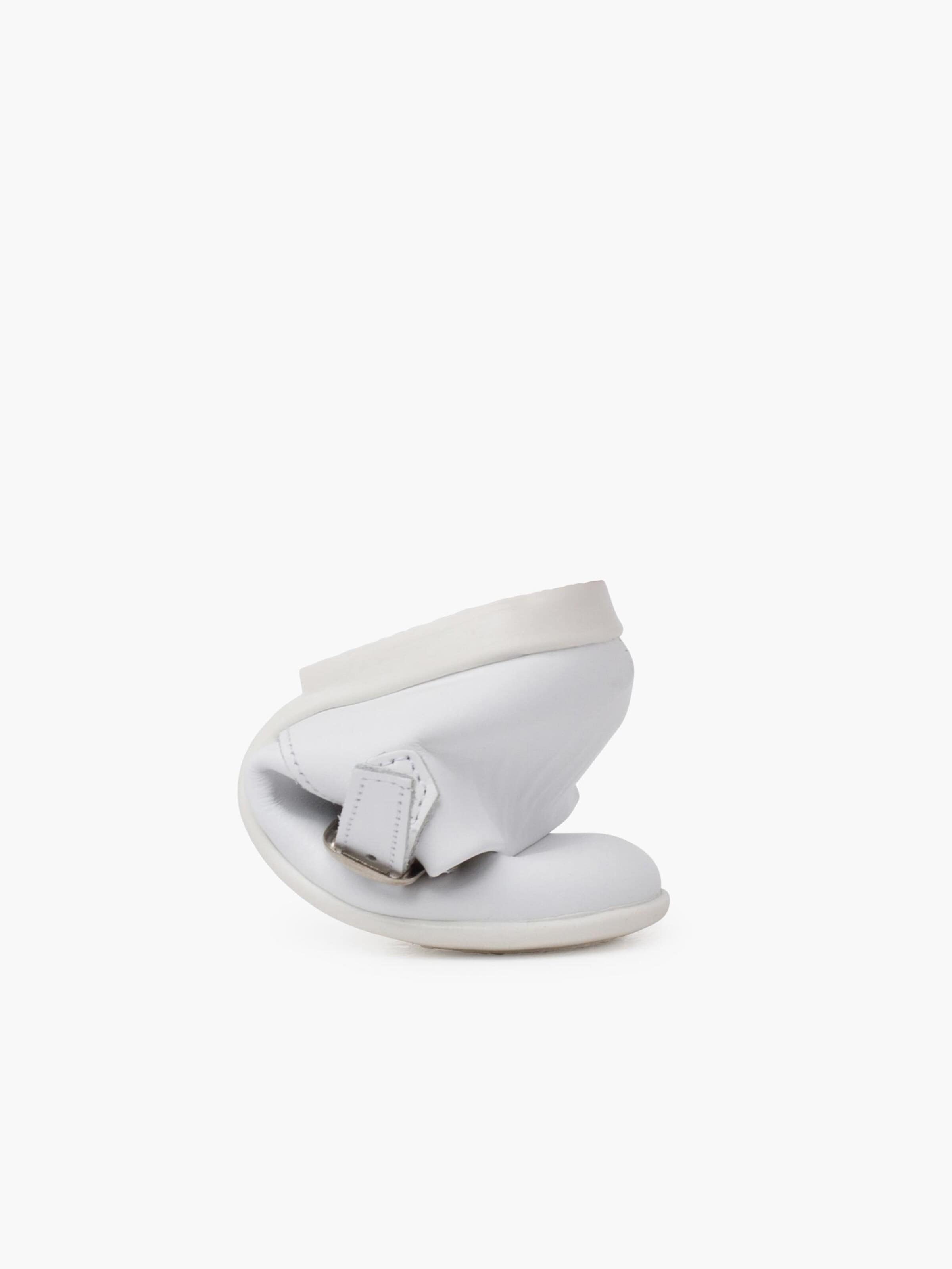 Pisamonas - Sapato baixo em branco