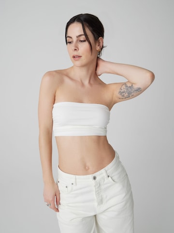 A LOT LESS Top in White: front