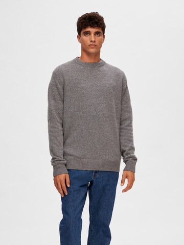 SELECTED HOMME Пуловер в сиво: отпред