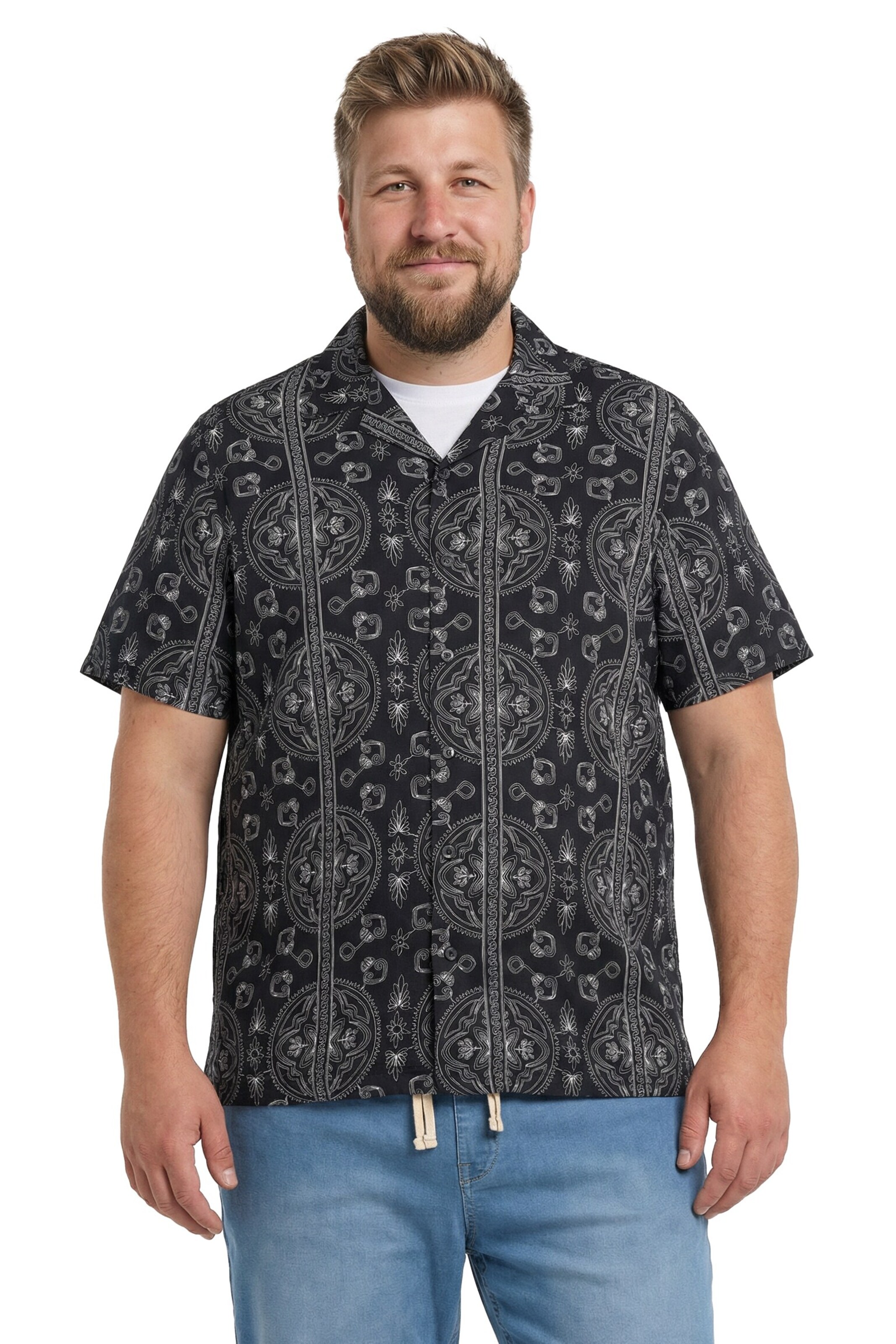 Men Plus Regular fit Button Up Shirt in Black