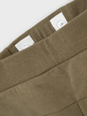 Tapered Pantaloni 'Honk' de la NAME IT pe gri