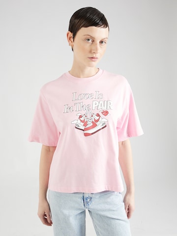 T-shirt Nike Sportswear en rose : devant