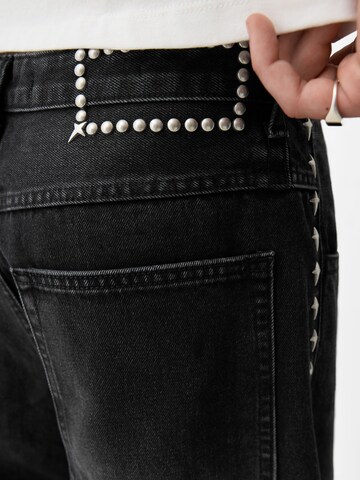 BershkaLoosefit Traperice - crna boja